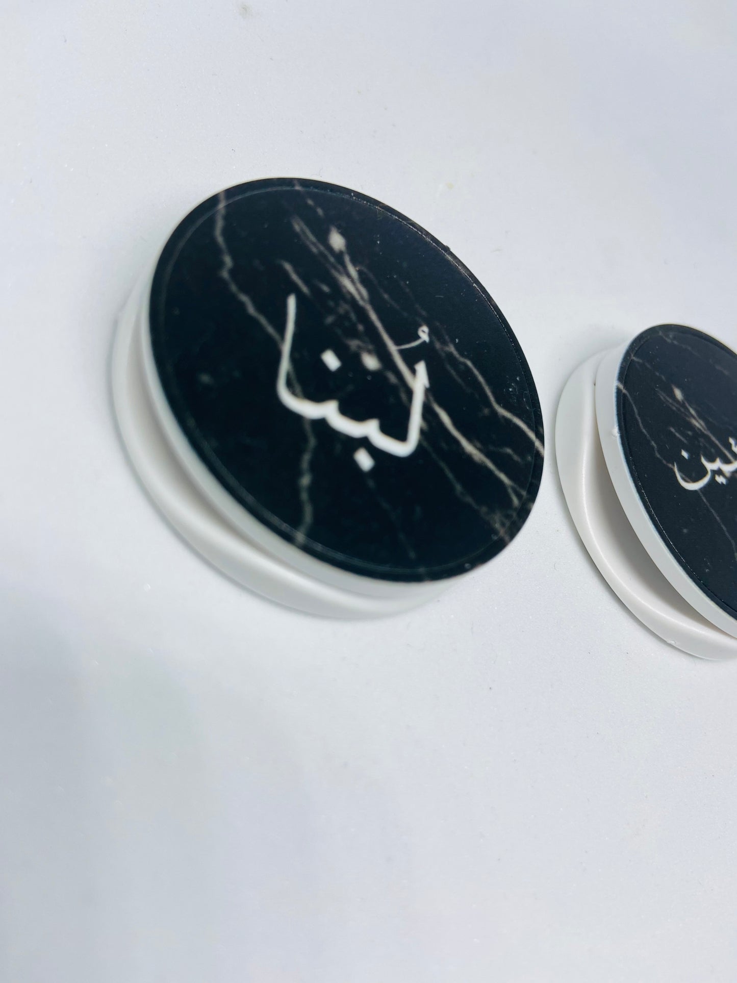 Pop Socket Black Marble Print with Your Name in Arabic